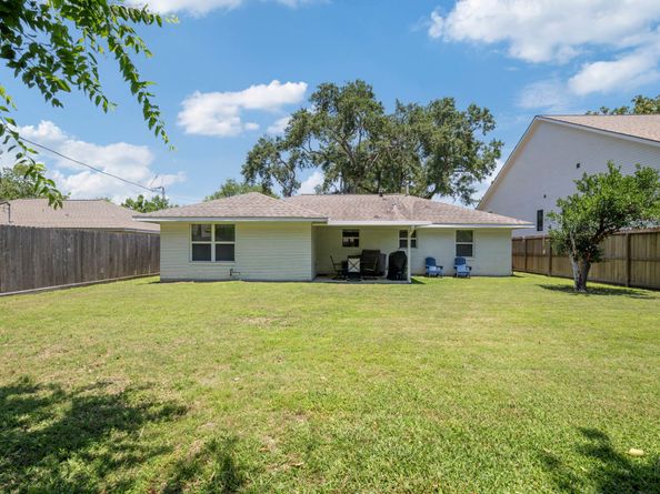 2107 Hewitt Drive, Houston TX 77018
