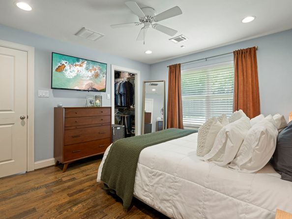 2107 Hewitt Drive, Houston TX 77018