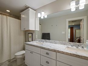 2107 Hewitt Drive, Houston TX 77018