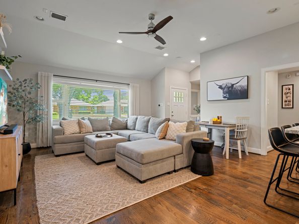 2107 Hewitt Drive, Houston TX 77018