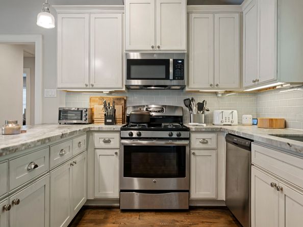 2107 Hewitt Drive, Houston TX 77018