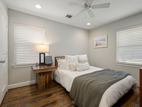 2107 Hewitt Drive, Houston TX 77018