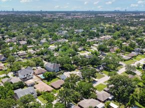 2107 Hewitt Drive, Houston TX 77018