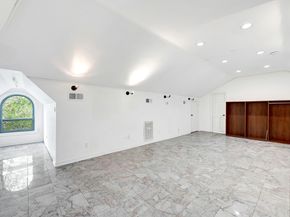 1 Magnolia Bend Drive, Hunters Creek Village TX 77024