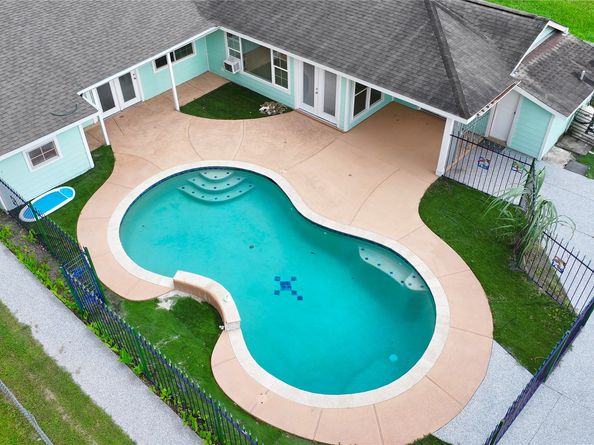 13902 Ambrose Street, Houston TX 77045