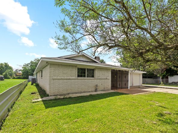 13902 Ambrose Street, Houston TX 77045