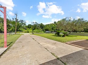 13902 Ambrose Street, Houston TX 77045