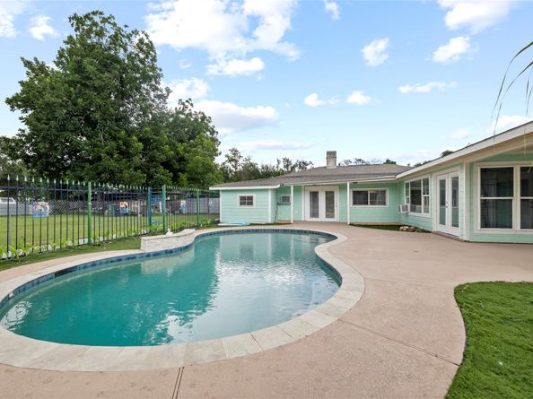 13902 Ambrose Street, Houston TX 77045