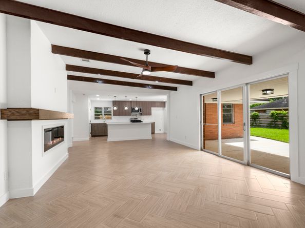 8202 Glencrest Street, Houston TX 77061