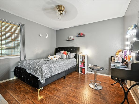 319 Shady Glade Drive, Houston TX 77090