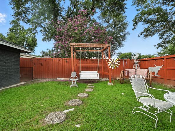 319 Shady Glade Drive, Houston TX 77090