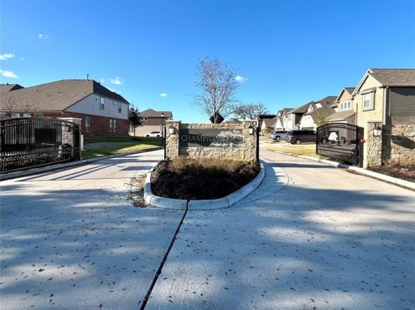 11711 Colossal Oak Drive, Houston TX 77066