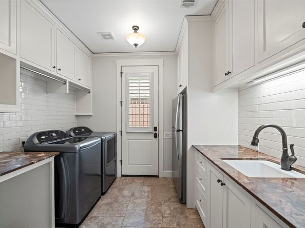 1323 Modiste Street, Spring Valley Village TX 77055
