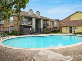 9350 Country Creek Drive 18, Houston TX 77036
