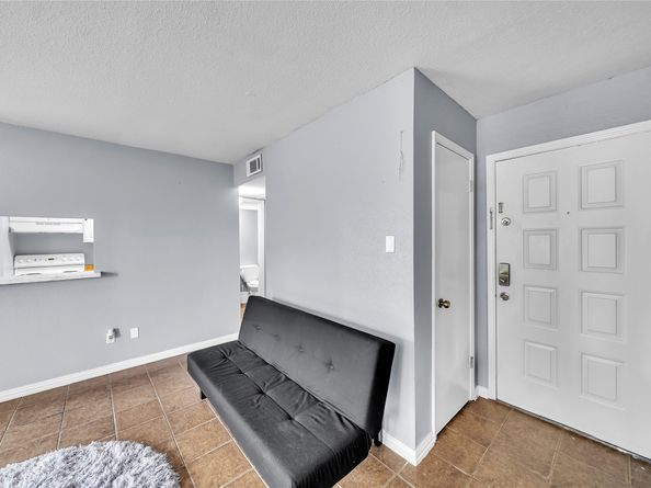 9350 Country Creek Drive 18, Houston TX 77036