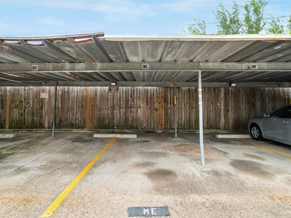 9350 Country Creek Drive 18, Houston TX 77036