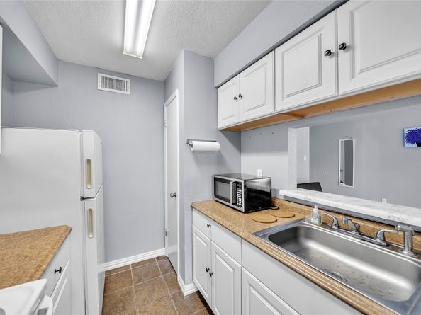 9350 Country Creek Drive 18, Houston TX 77036