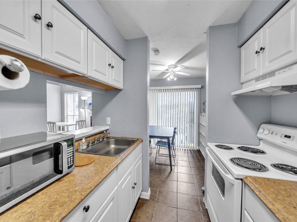 9350 Country Creek Drive 18, Houston TX 77036