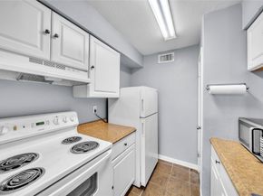 9350 Country Creek Drive 18, Houston TX 77036