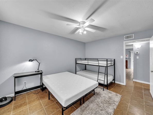 9350 Country Creek Drive 18, Houston TX 77036