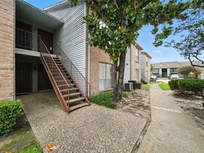 9350 Country Creek Drive 18, Houston TX 77036