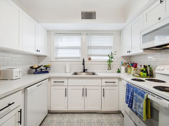 1660 Kipling Street, Houston TX 77006