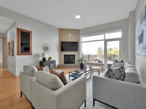 3 Waterway Court 2B, The Woodlands TX 77380