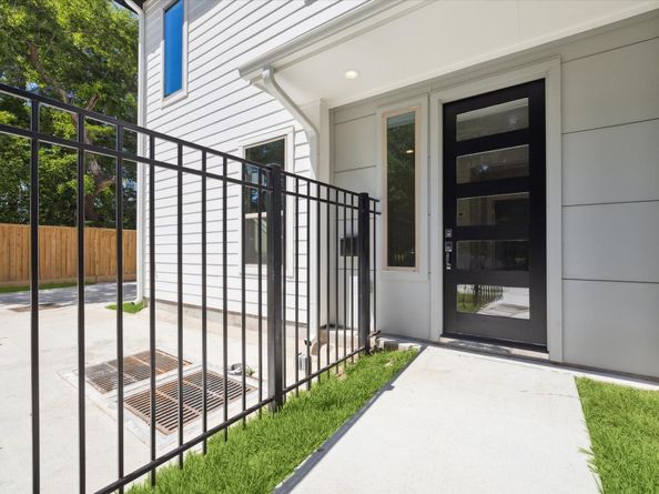 540 Janisch Road F, Houston TX 77018