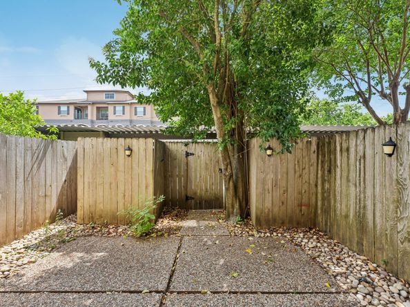 7463 Brompton Street 7463, Houston TX 77025