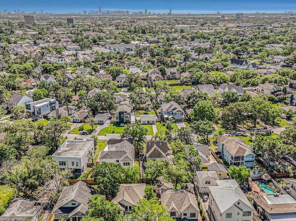 938 Gardenia Drive, Houston TX 77018