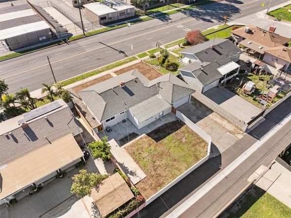 5572 San Bernardino, Montclair CA 91763