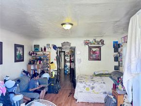 7011 7011 Bonsallo, Los Angeles CA 90044