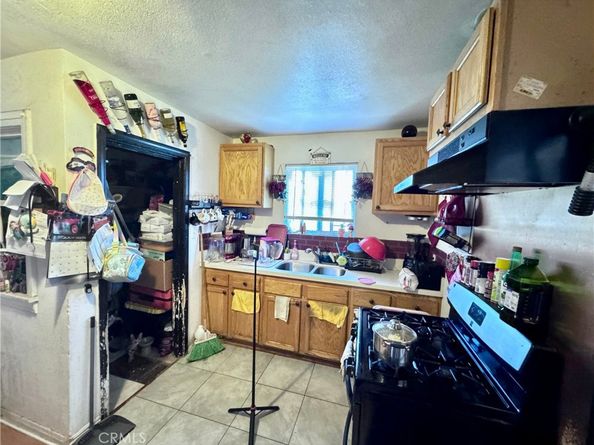 7011 7011 Bonsallo, Los Angeles CA 90044