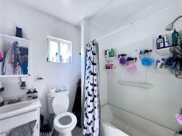 7011 7011 Bonsallo, Los Angeles CA 90044