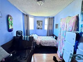 7011 7011 Bonsallo, Los Angeles CA 90044