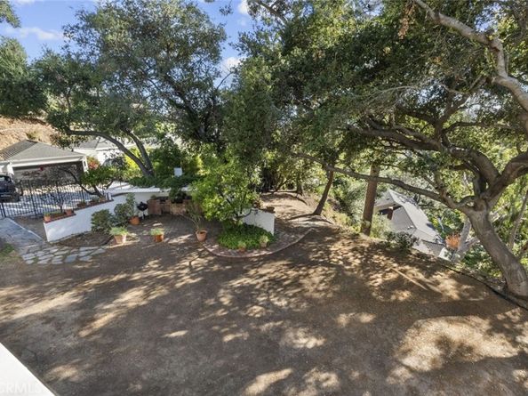 1815 Las Flores Drive, Glendale CA 91207