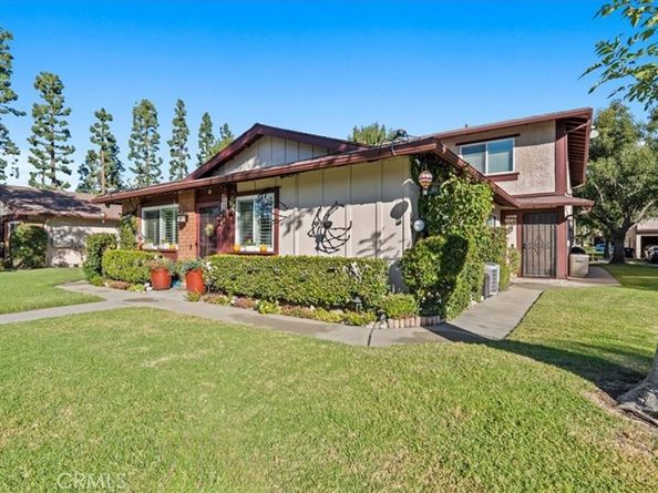 1149 W Calle De La Luna 1, Azusa CA 91702