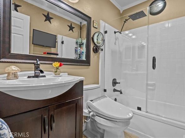 1149 W Calle De La Luna 1, Azusa CA 91702