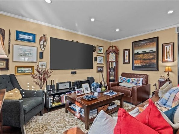 1149 W Calle De La Luna 1, Azusa CA 91702