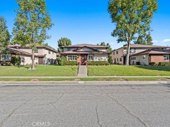 1149 W Calle De La Luna 1, Azusa CA 91702