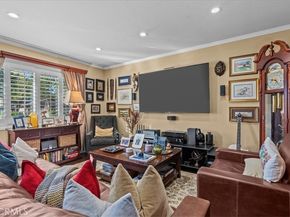 1149 W Calle De La Luna 1, Azusa CA 91702