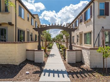 2845 E Berry Loop Privado