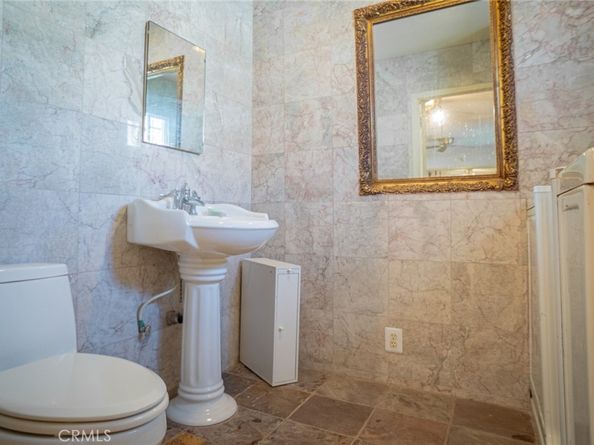 5934 Madden, Los Angeles CA 90043