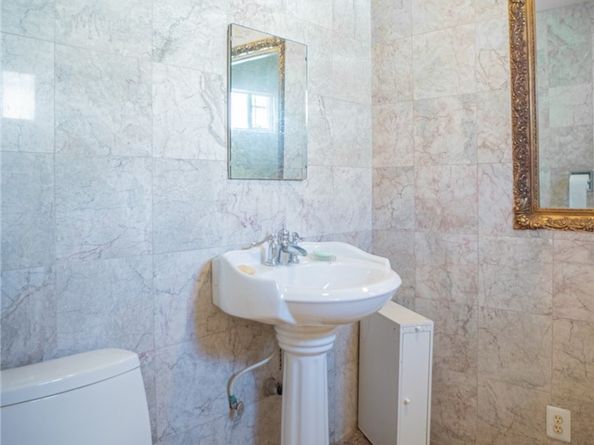 5934 Madden, Los Angeles CA 90043