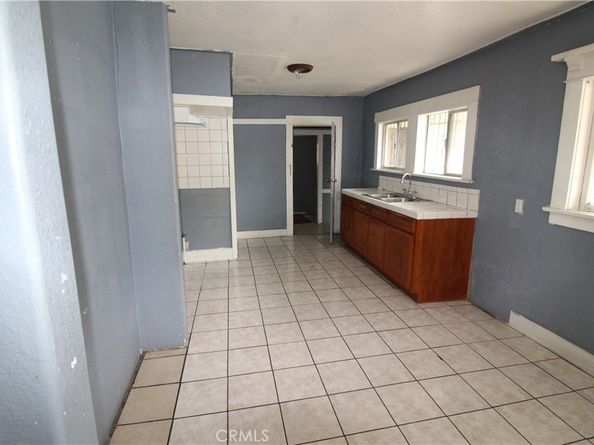 614 W 60th Street, Los Angeles CA 90044