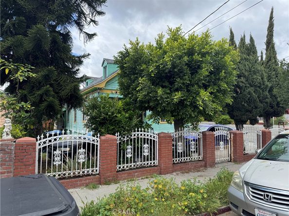 1757 S New England Street, Los Angeles CA 90006