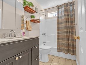 9564 Rosecrans Avenue, Bellflower CA 90706