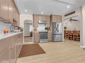 9564 Rosecrans Avenue, Bellflower CA 90706