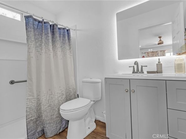 9564 Rosecrans Avenue, Bellflower CA 90706