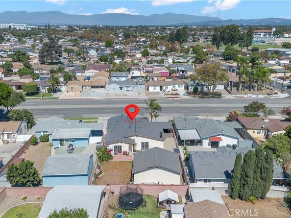 9564 Rosecrans Avenue, Bellflower CA 90706